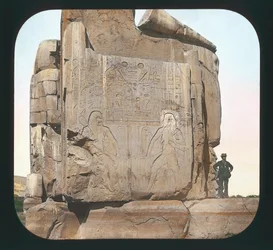 Égypte - Colosse du Nord (base) Thèbes